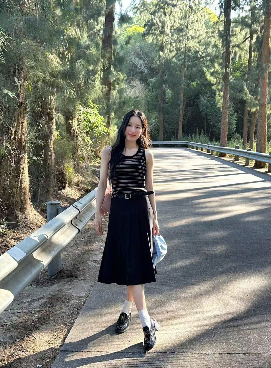  Áo tanktop kẻ đen trắng 