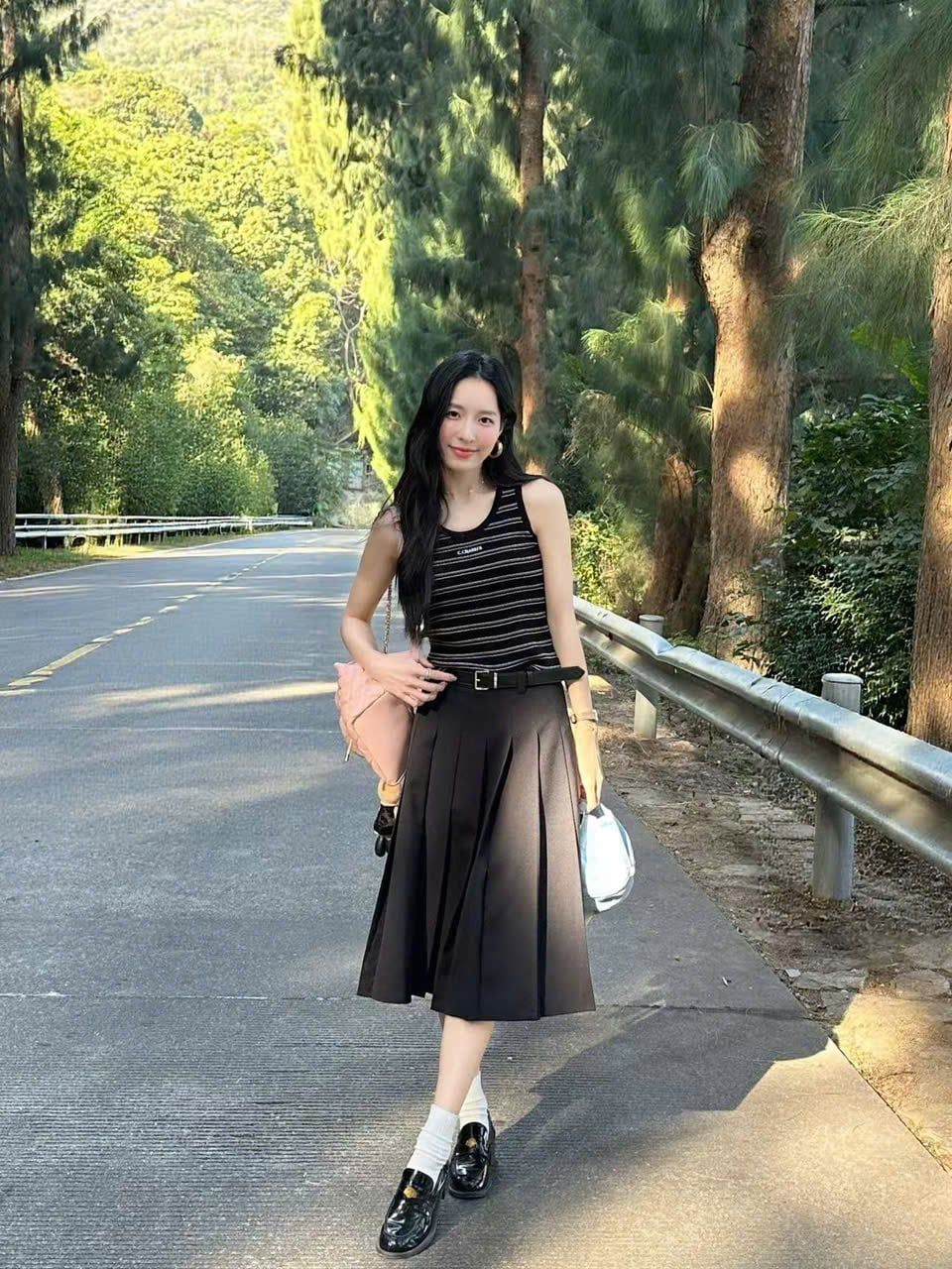  Áo tanktop kẻ đen trắng 
