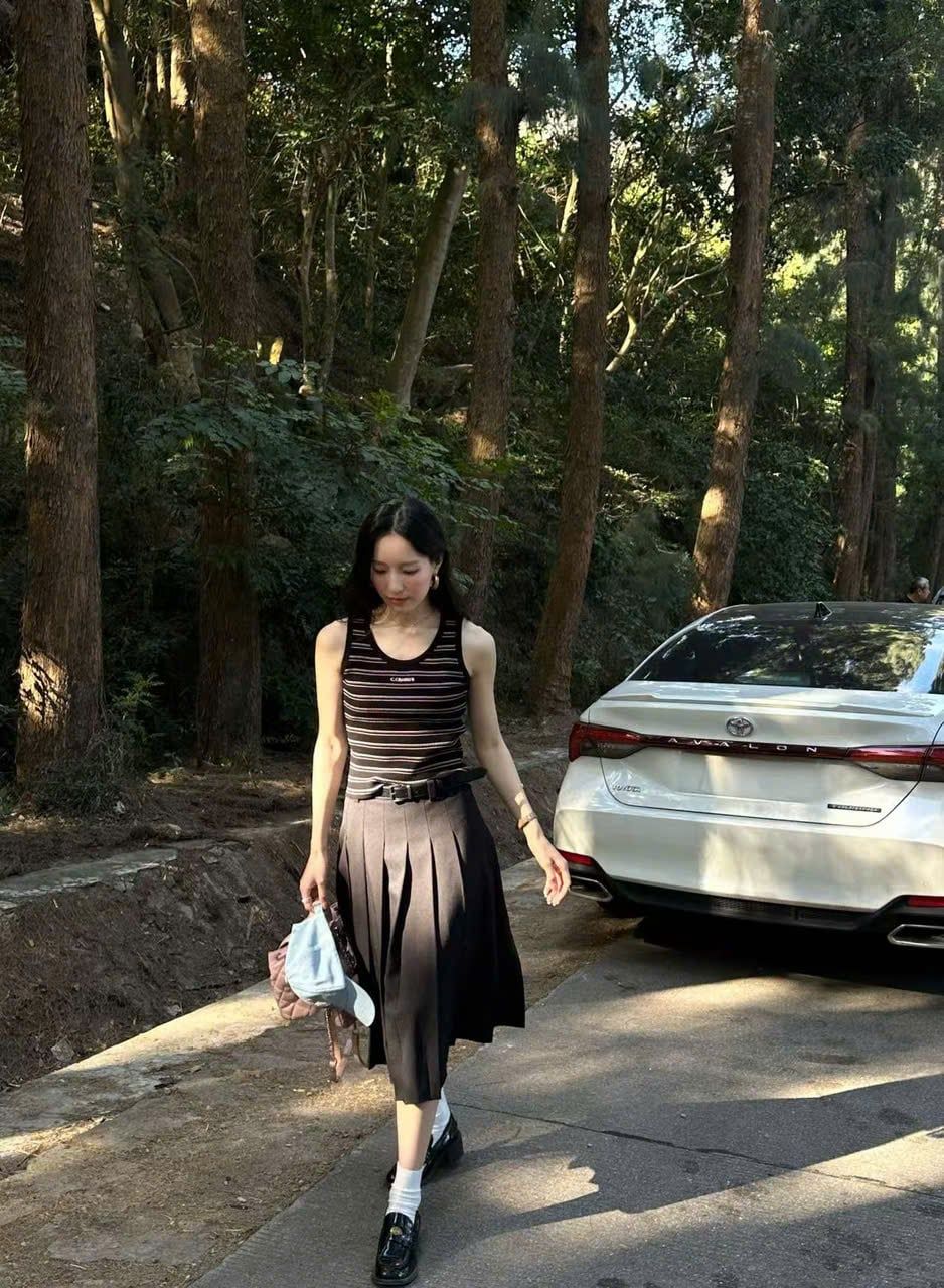  Áo tanktop kẻ đen trắng 