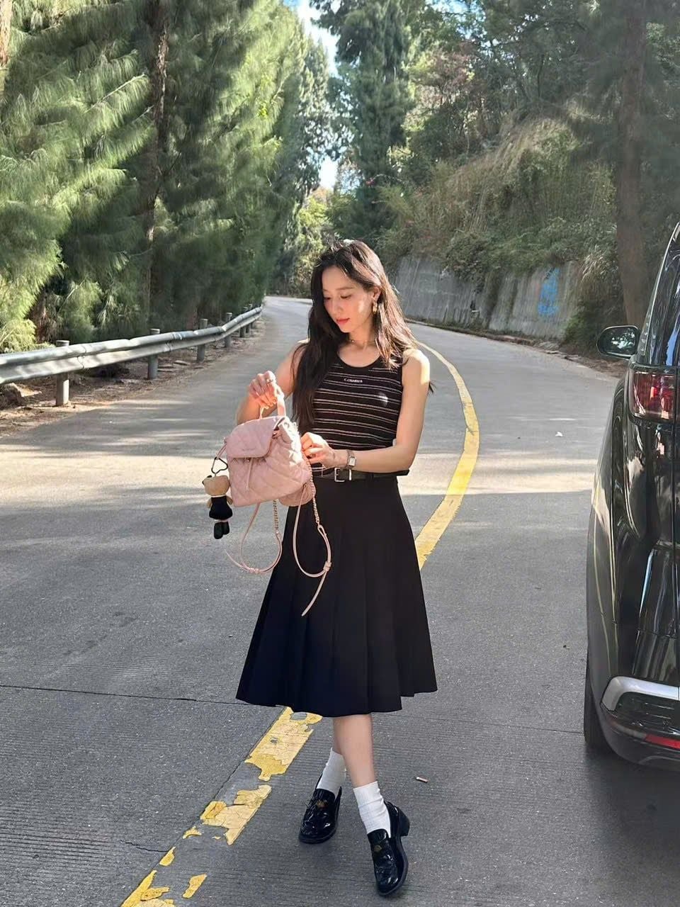  Áo tanktop kẻ đen trắng 
