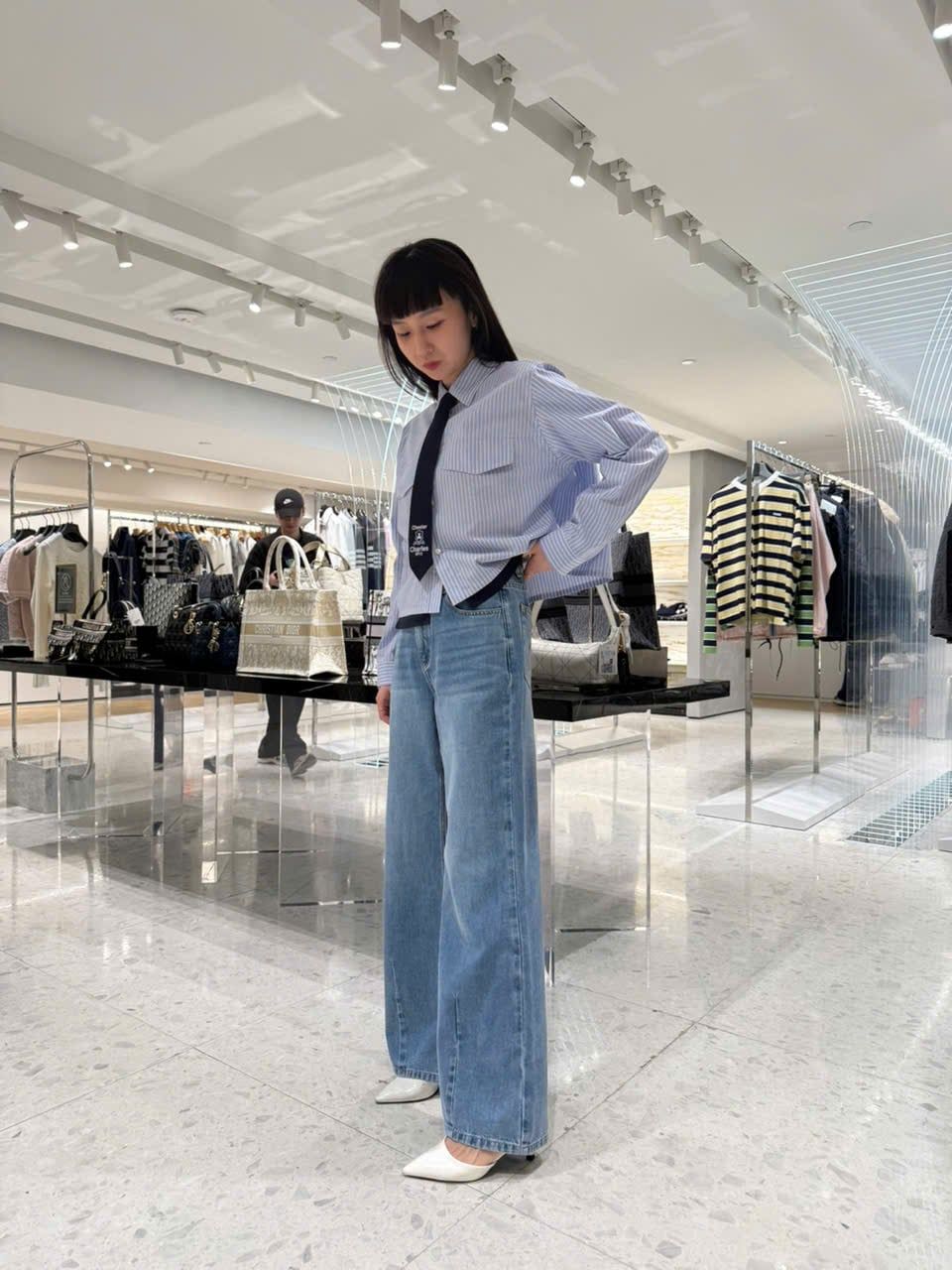  Quần jean xanh túi sau có nơ 