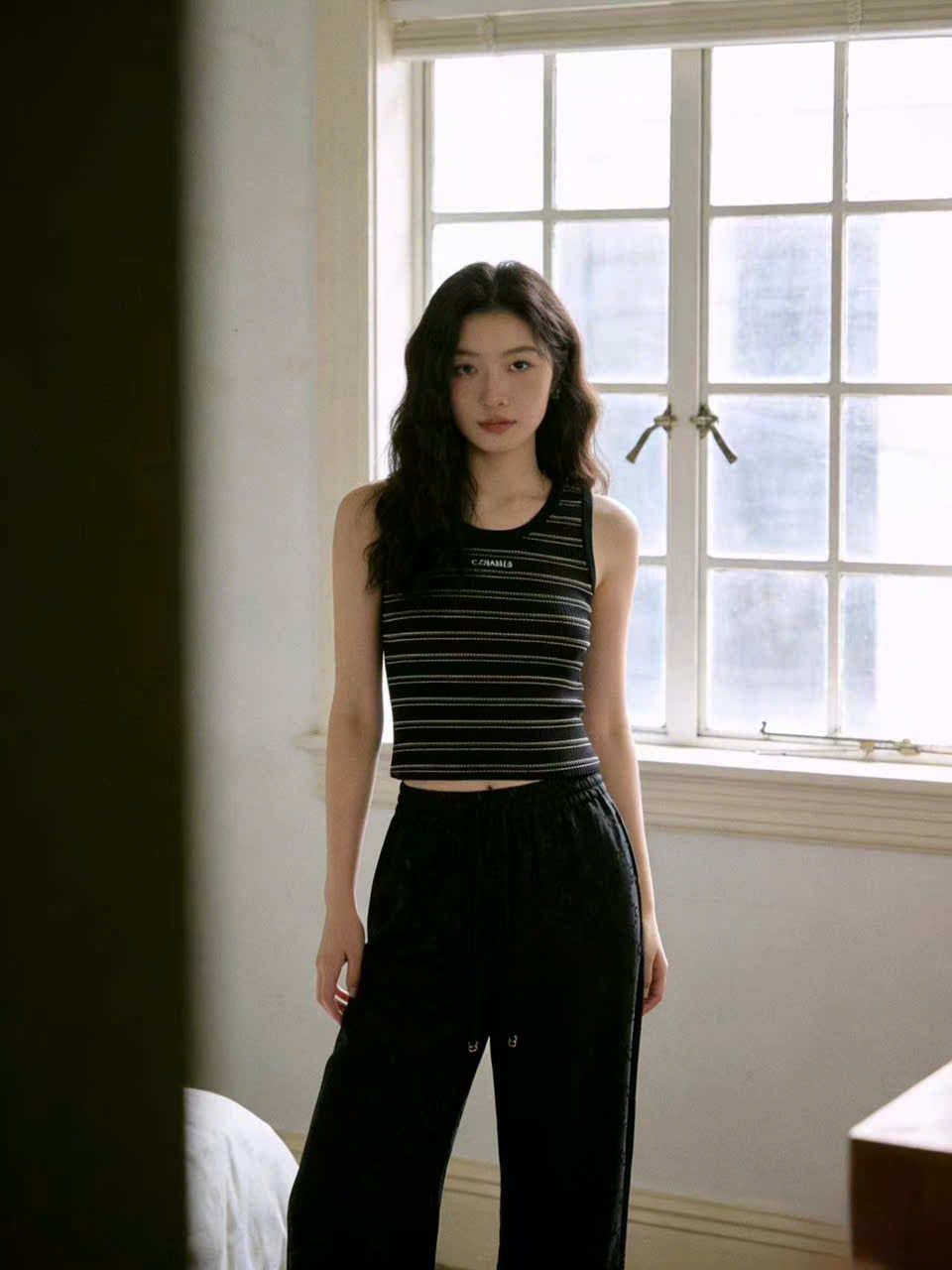  Áo tanktop kẻ đen trắng 