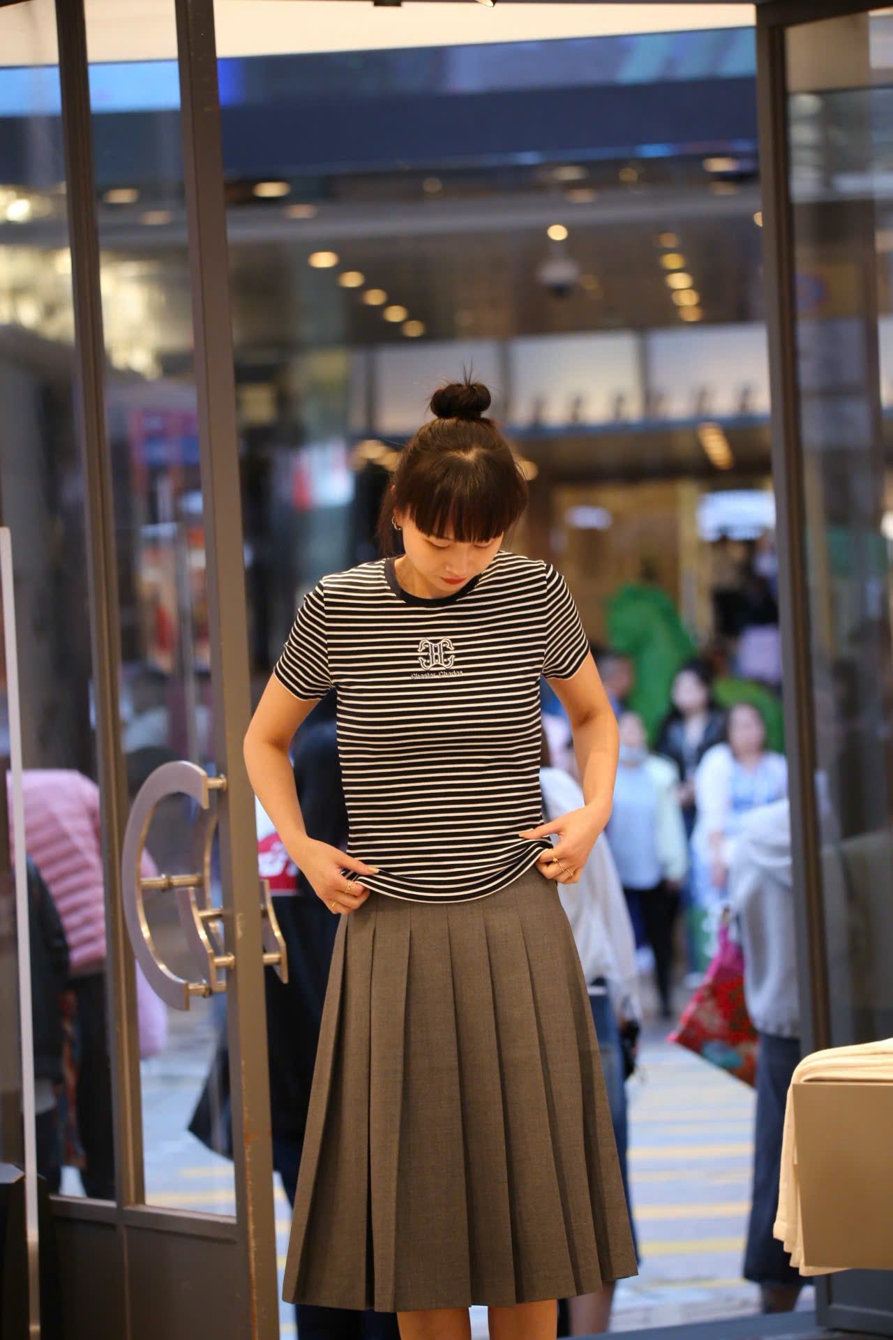  Chân váy dài xếp ly xám đai đen 