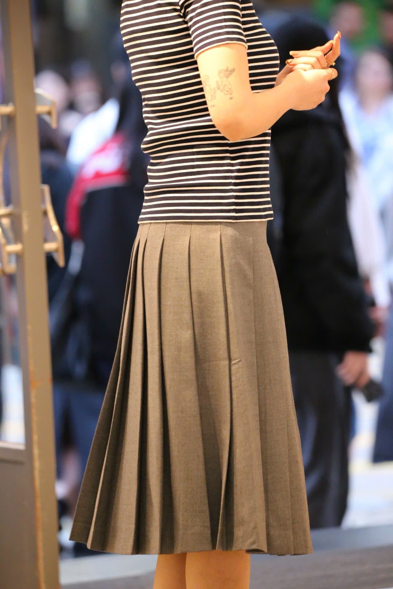  Chân váy dài xếp ly xám đai đen 