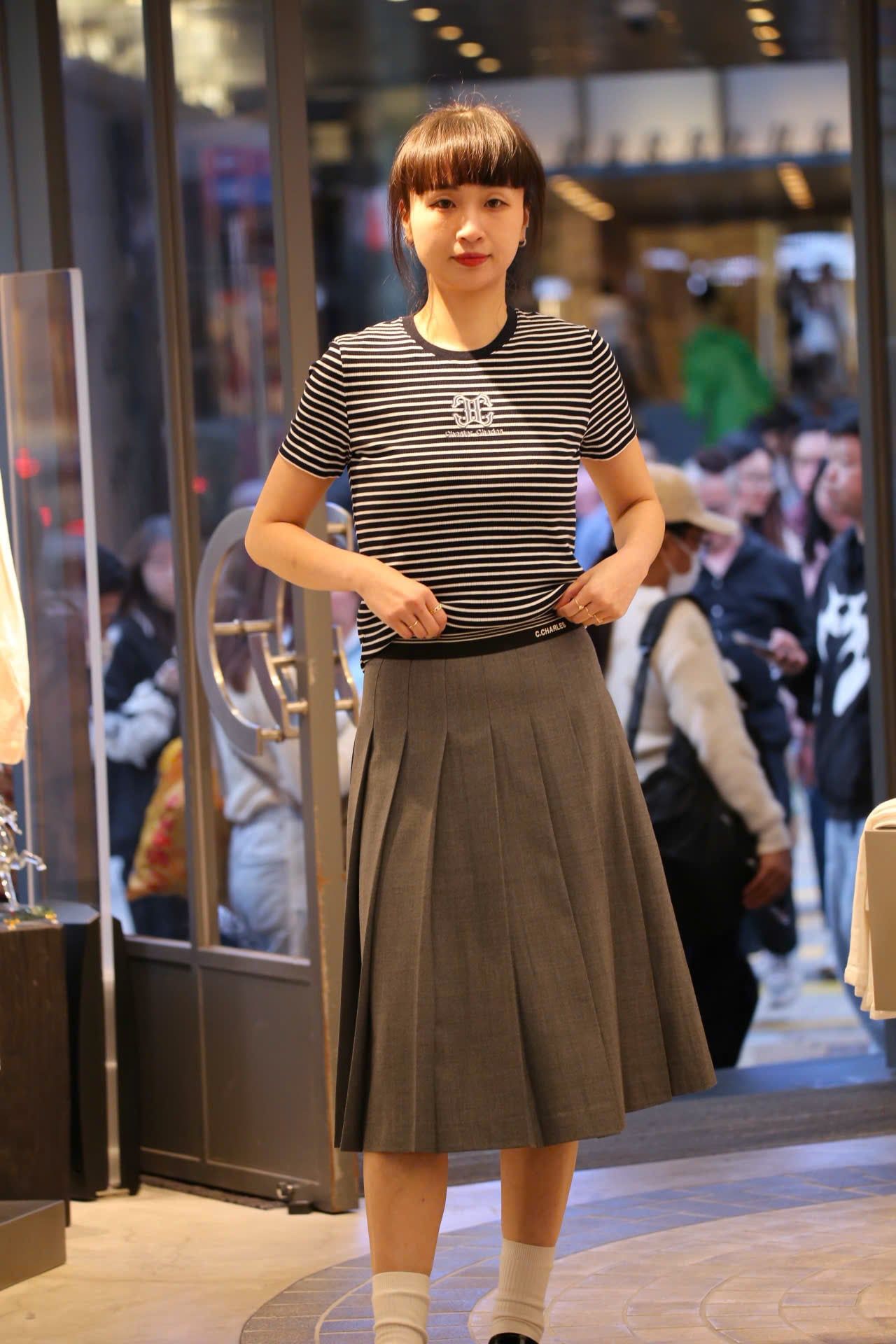  Chân váy dài xếp ly xám đai đen 