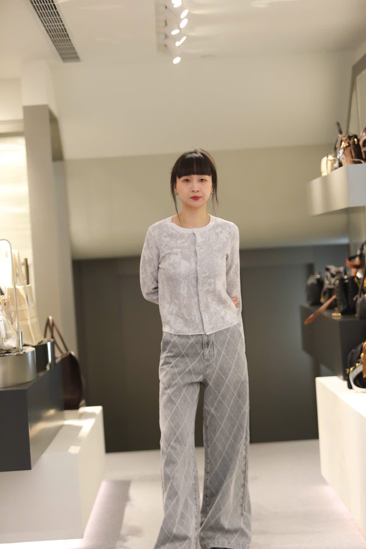  Áo CDG xám ánh kim, họa tiết gấu in chìm 