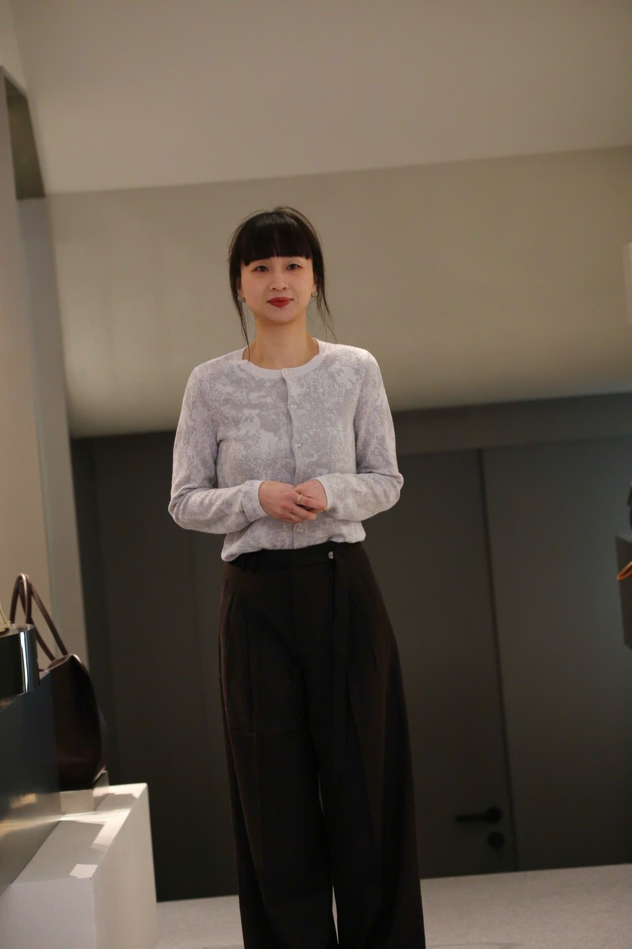  Áo CDG xám ánh kim, họa tiết gấu in chìm 