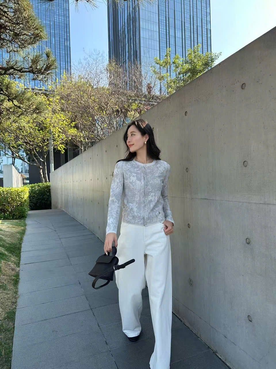  Áo CDG xám ánh kim, họa tiết gấu in chìm 
