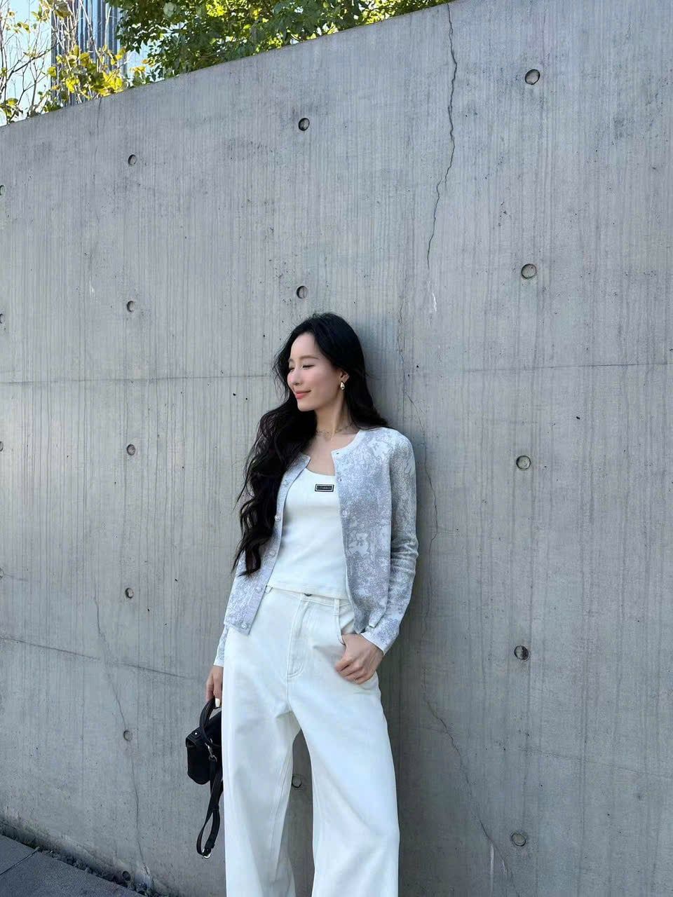  Áo CDG xám ánh kim, họa tiết gấu in chìm 