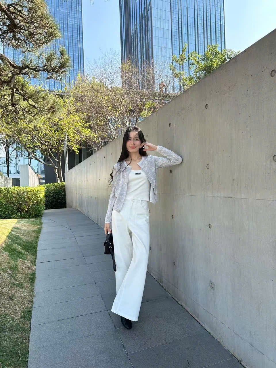  Áo CDG xám ánh kim, họa tiết gấu in chìm 