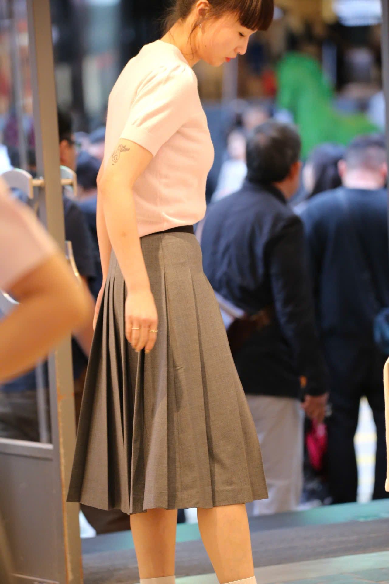  Chân váy dài xếp ly xám đai đen 