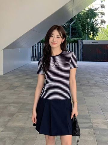  2.Chân váy đen ngắn xếp ly cạp chữ 0636 