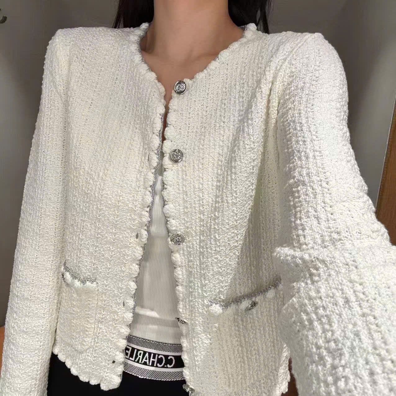  Áo CDG trắng viền 2 túi trước 