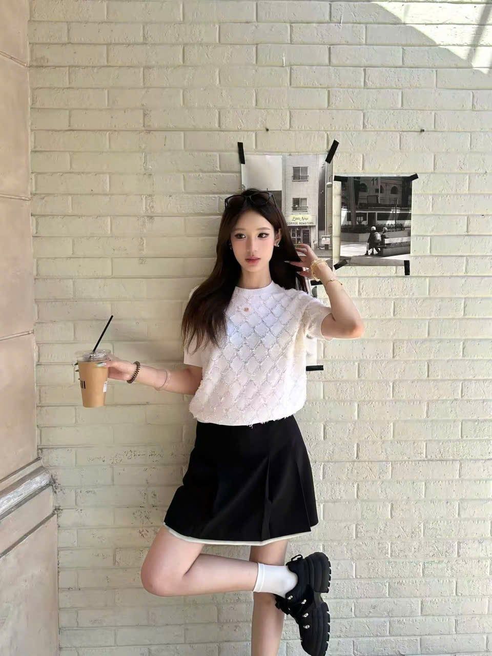  Áo ngắn tay trám lông trắng 