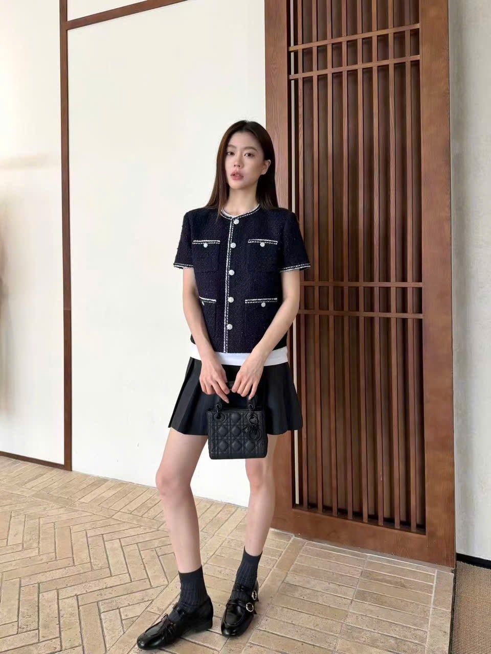  Áo tweed navy ngắn tay, viền trắng 