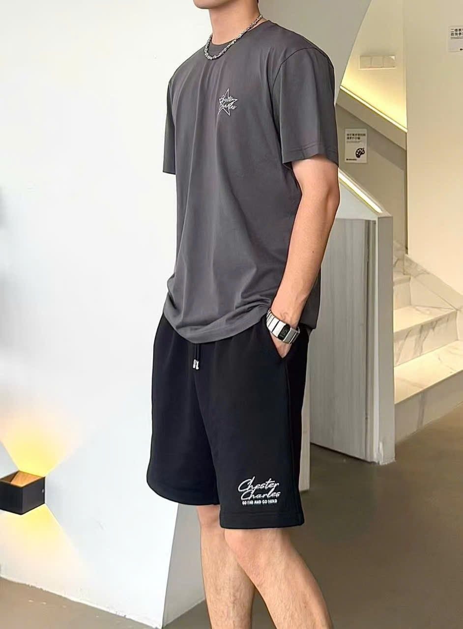  1.Áo phông Nam xám , logo sao trắng 1 bên ngực 