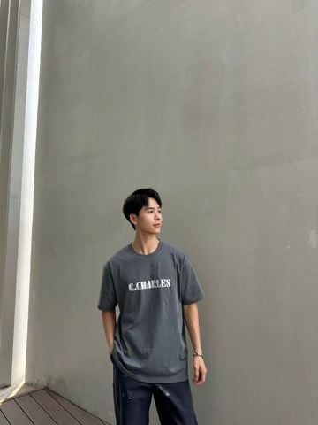 1.Áo phông xám nâu -chữ C.Charles trắng 