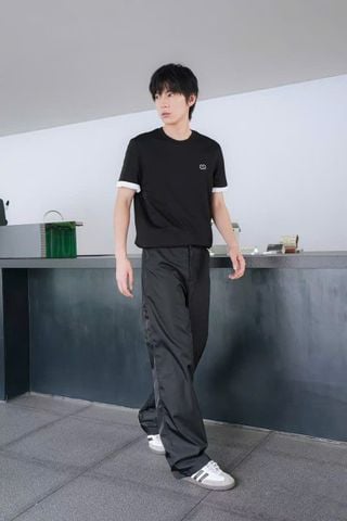  1.Áo phông Nam CC đen, tay viền trắng 