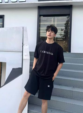  1.Áo phông đen chữ C.Charles trắng 