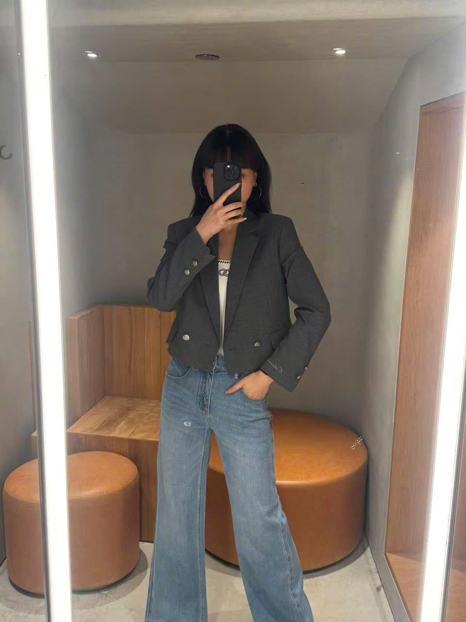  Áo blazer xám dài tay, dáng lửng 