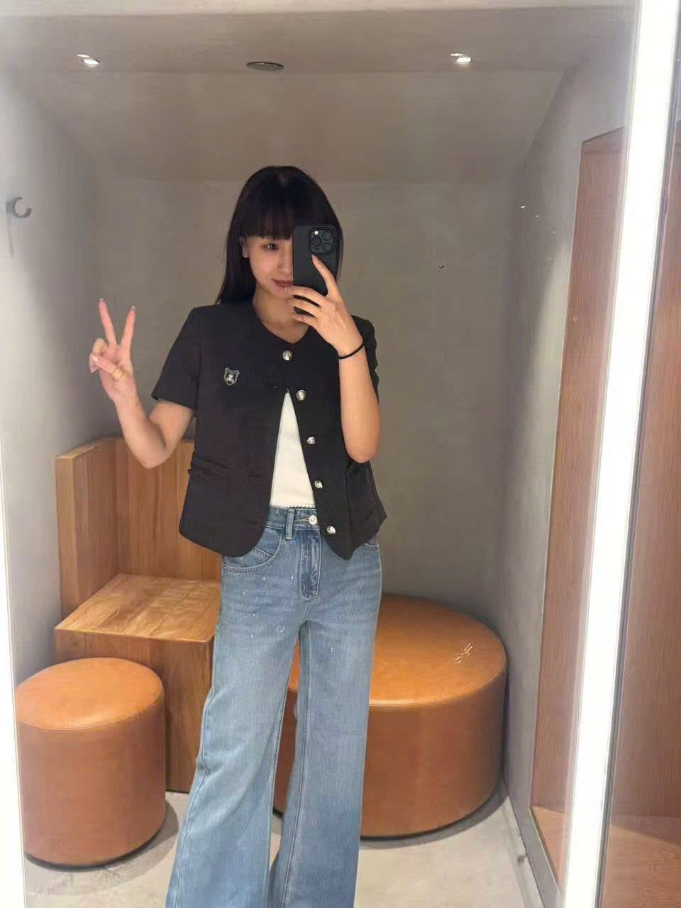  Áo xám 2 túi nơ logo huy hiệu 
