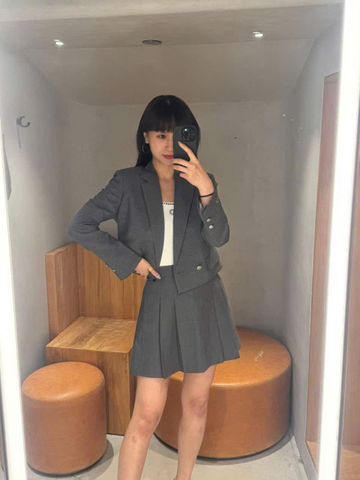  Áo blazer xám dáng lửng 