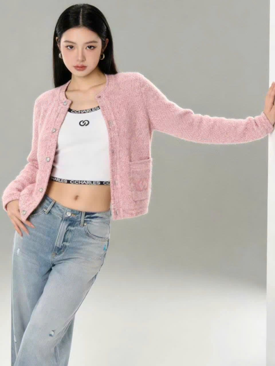  Quần jean xanh nhạt, logo gấu xanh đính đá 