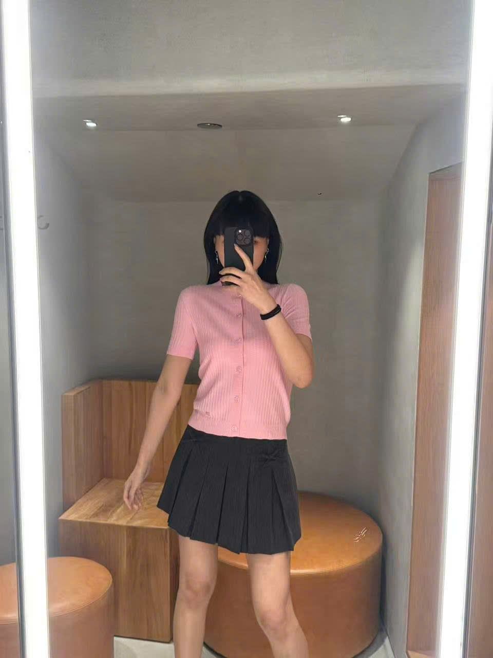  1.Chân váy ngắn xám 2 nơ 