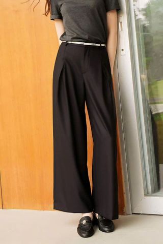  Quần vải đen ống rộng cạp kẻ trắng chữ chạy 