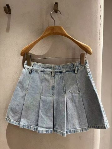  1.Chân váy ngắn jeans xếp ly 
