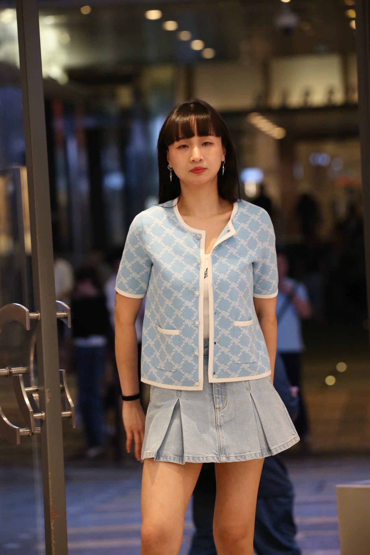  Chân váy ngắn jeans xếp ly 