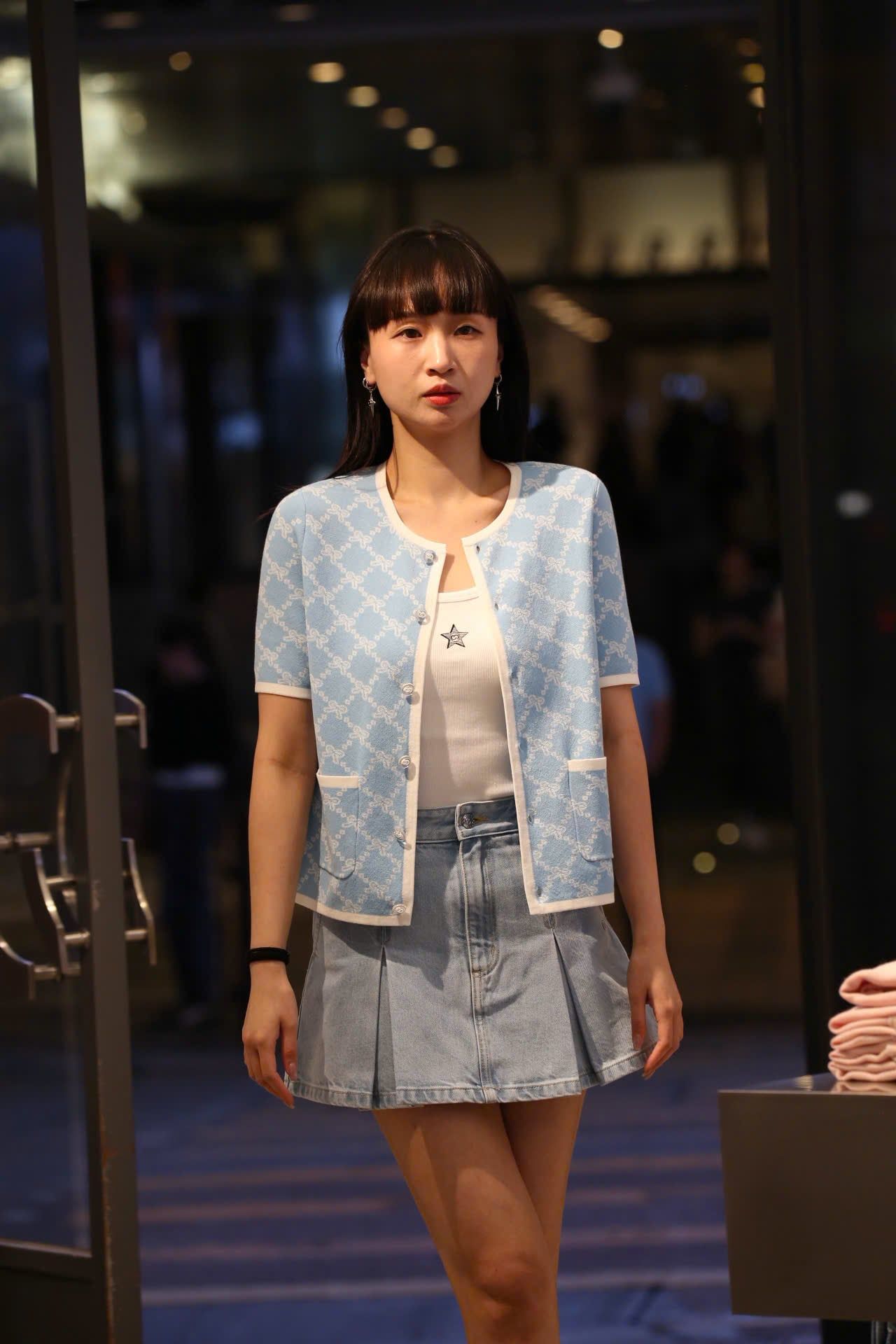  Chân váy ngắn jeans xếp ly 