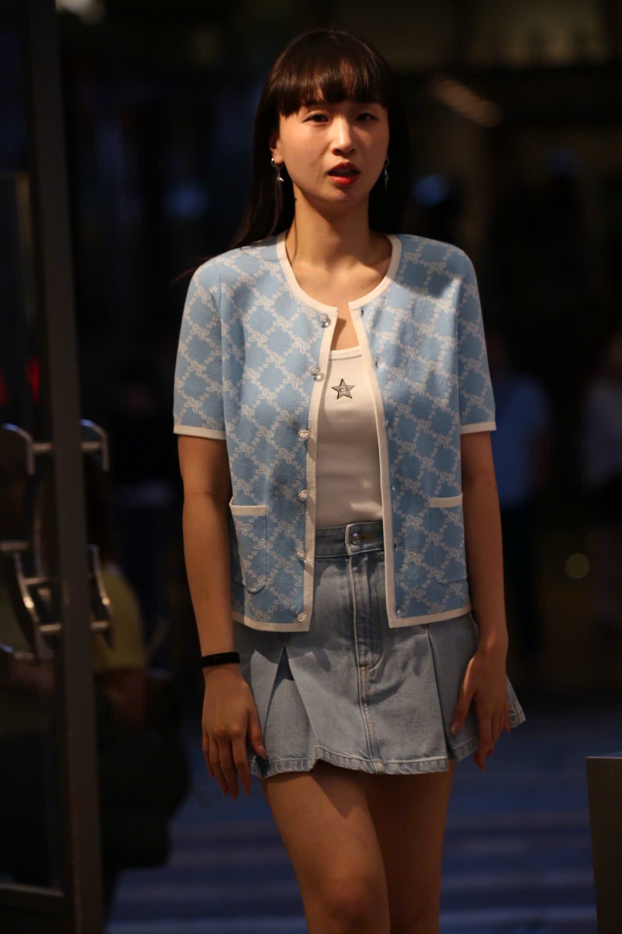  Chân váy ngắn jeans xếp ly 