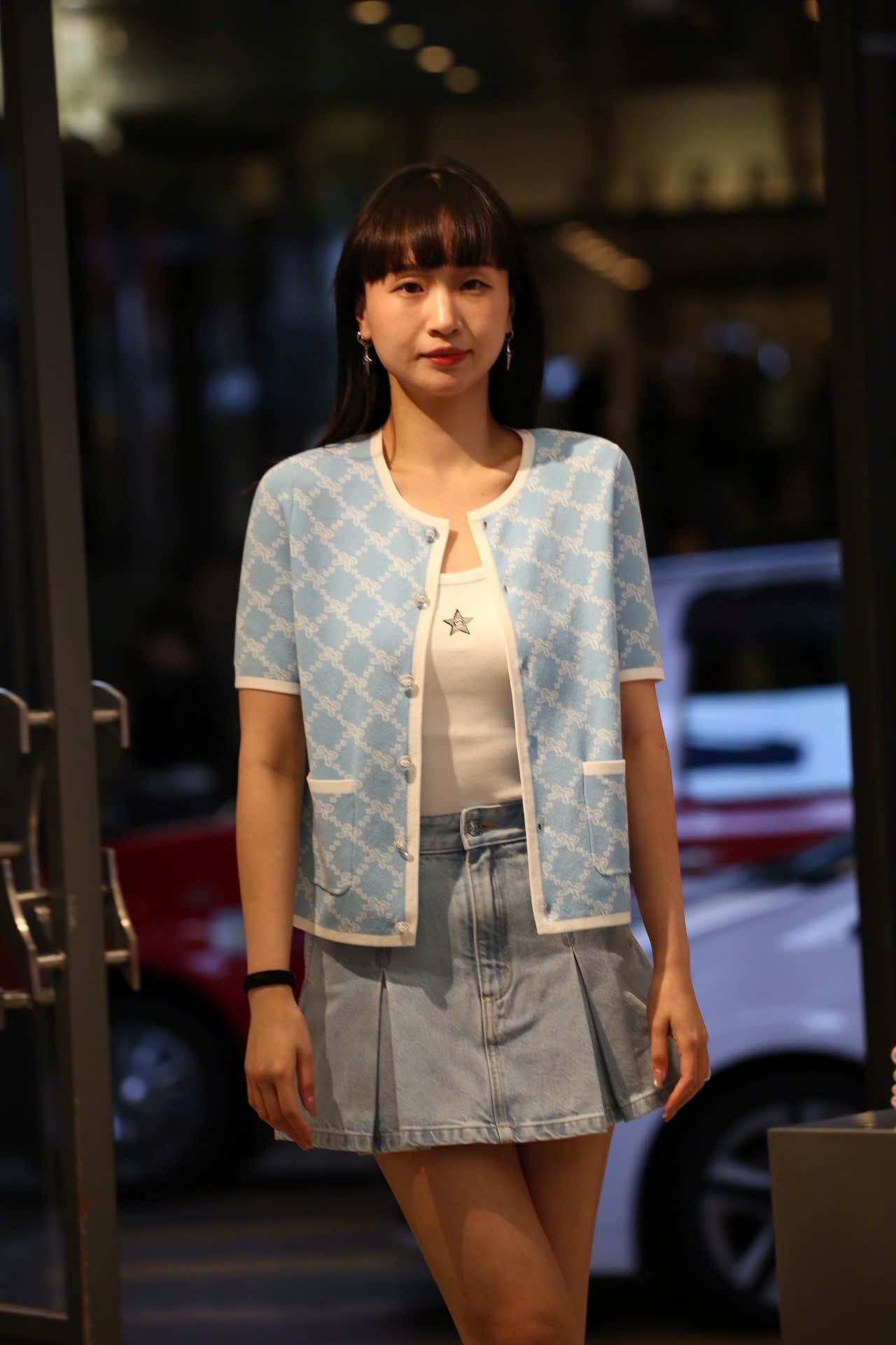  Chân váy ngắn jeans xếp ly 
