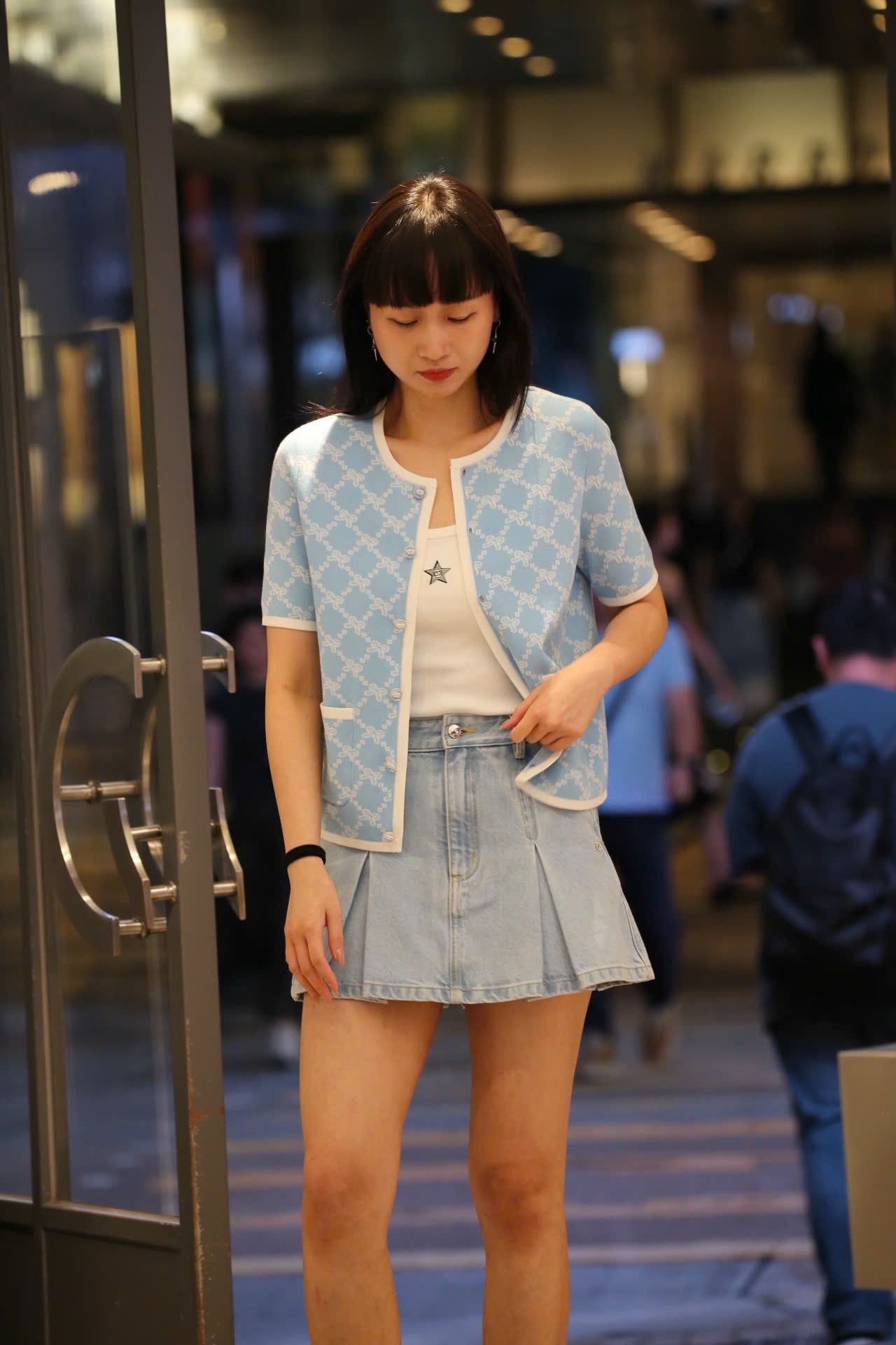  Chân váy ngắn jeans xếp ly 