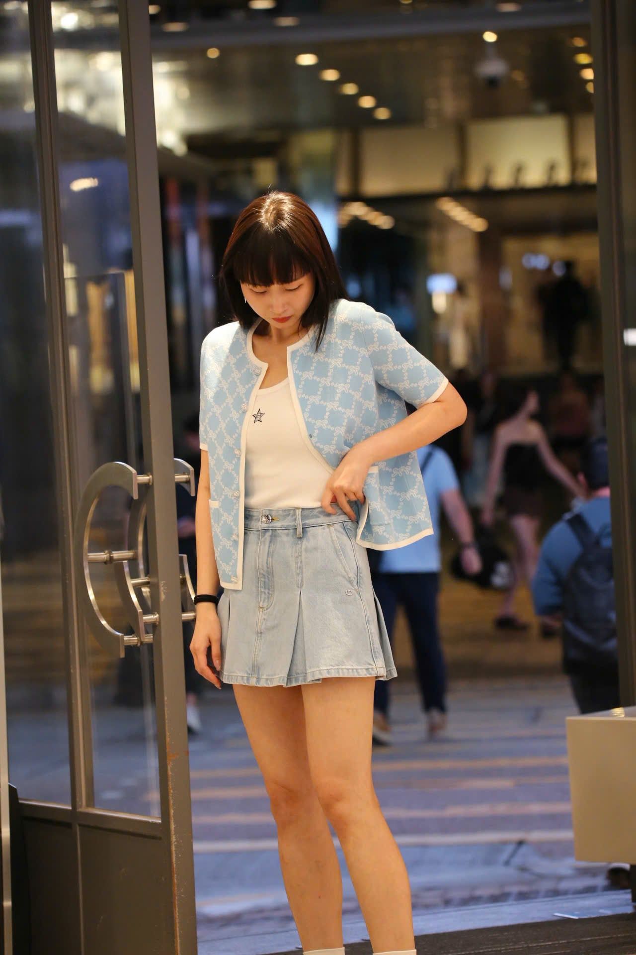  Chân váy ngắn jeans xếp ly 