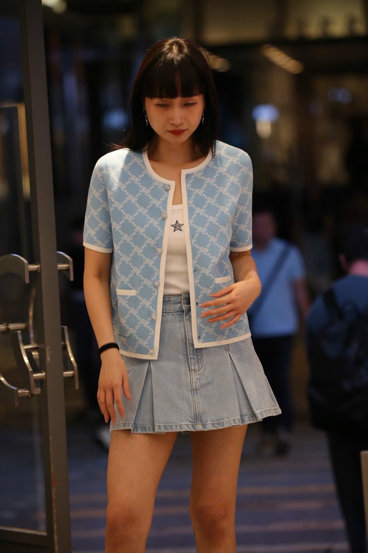  Chân váy ngắn jeans xếp ly 