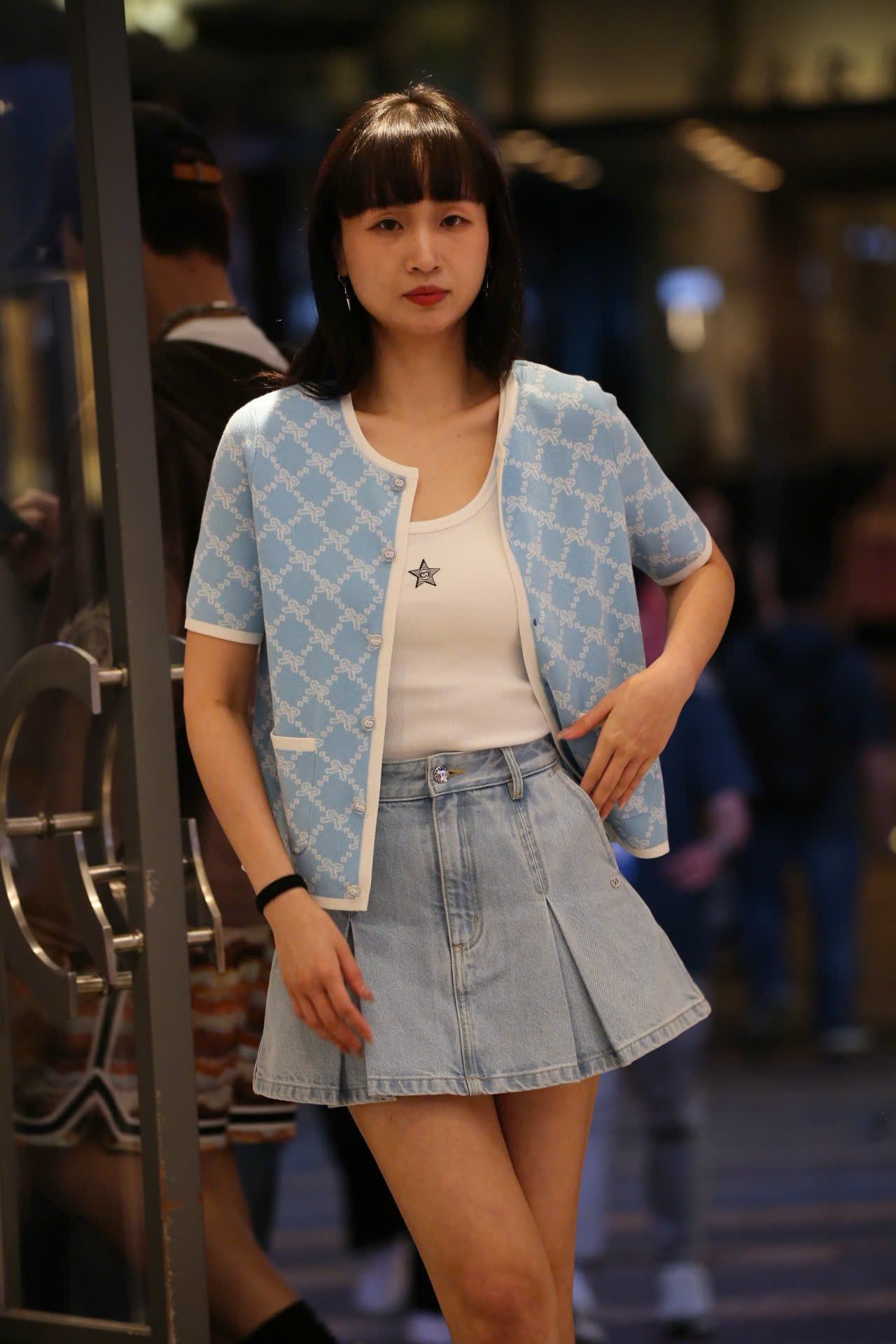  Chân váy ngắn jeans xếp ly 