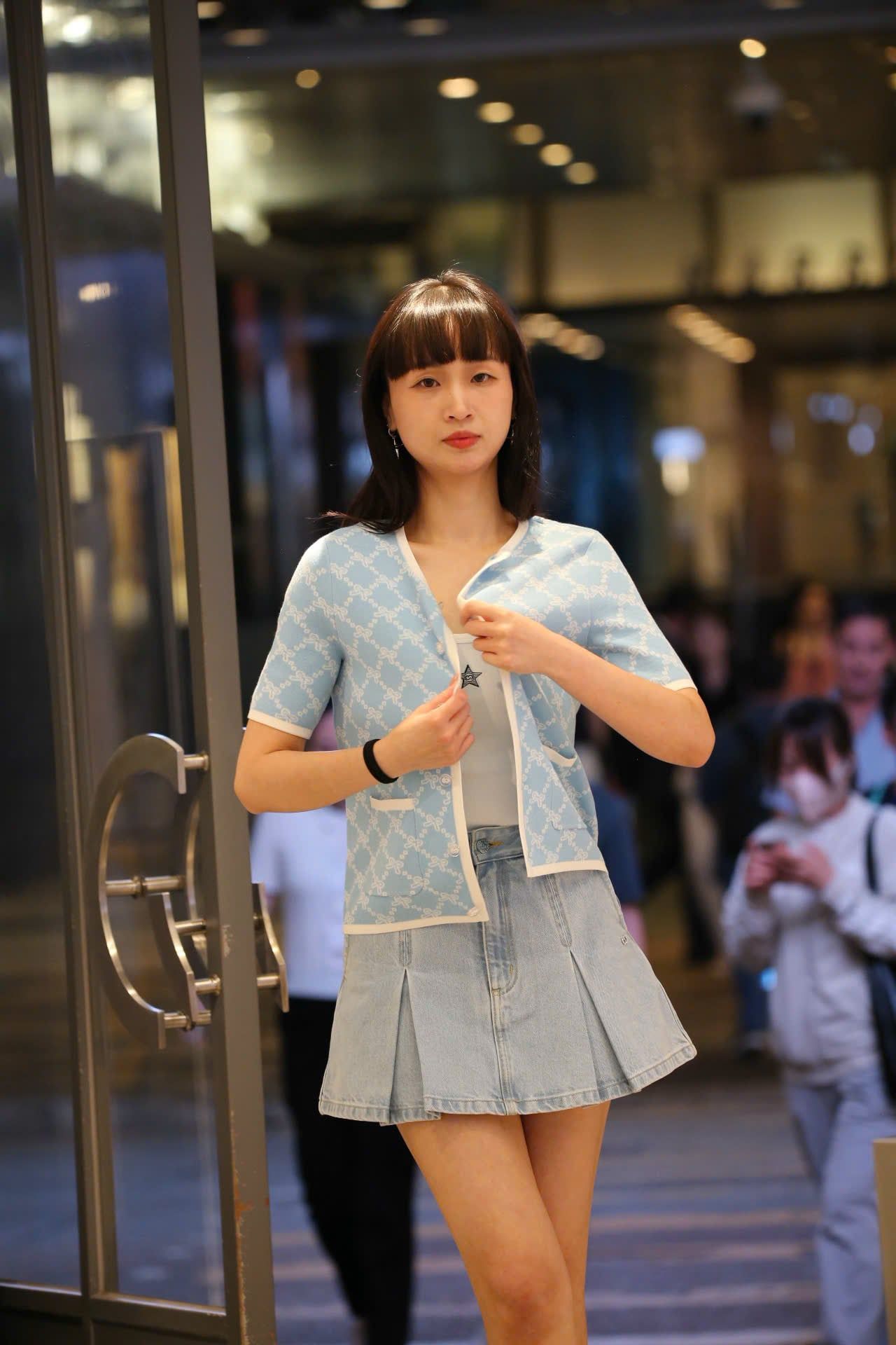  Chân váy ngắn jeans xếp ly 