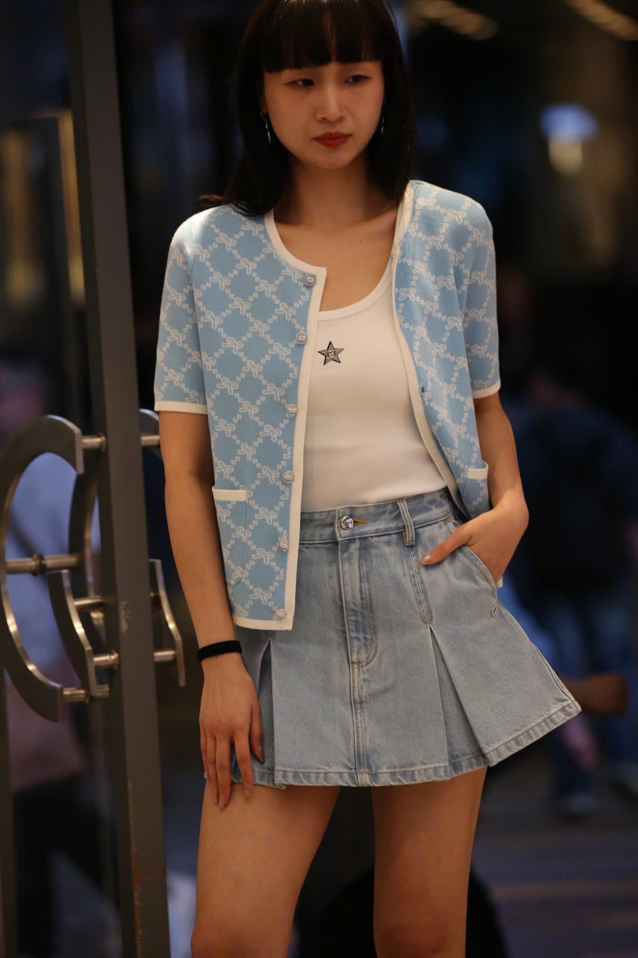  Chân váy ngắn jeans xếp ly 