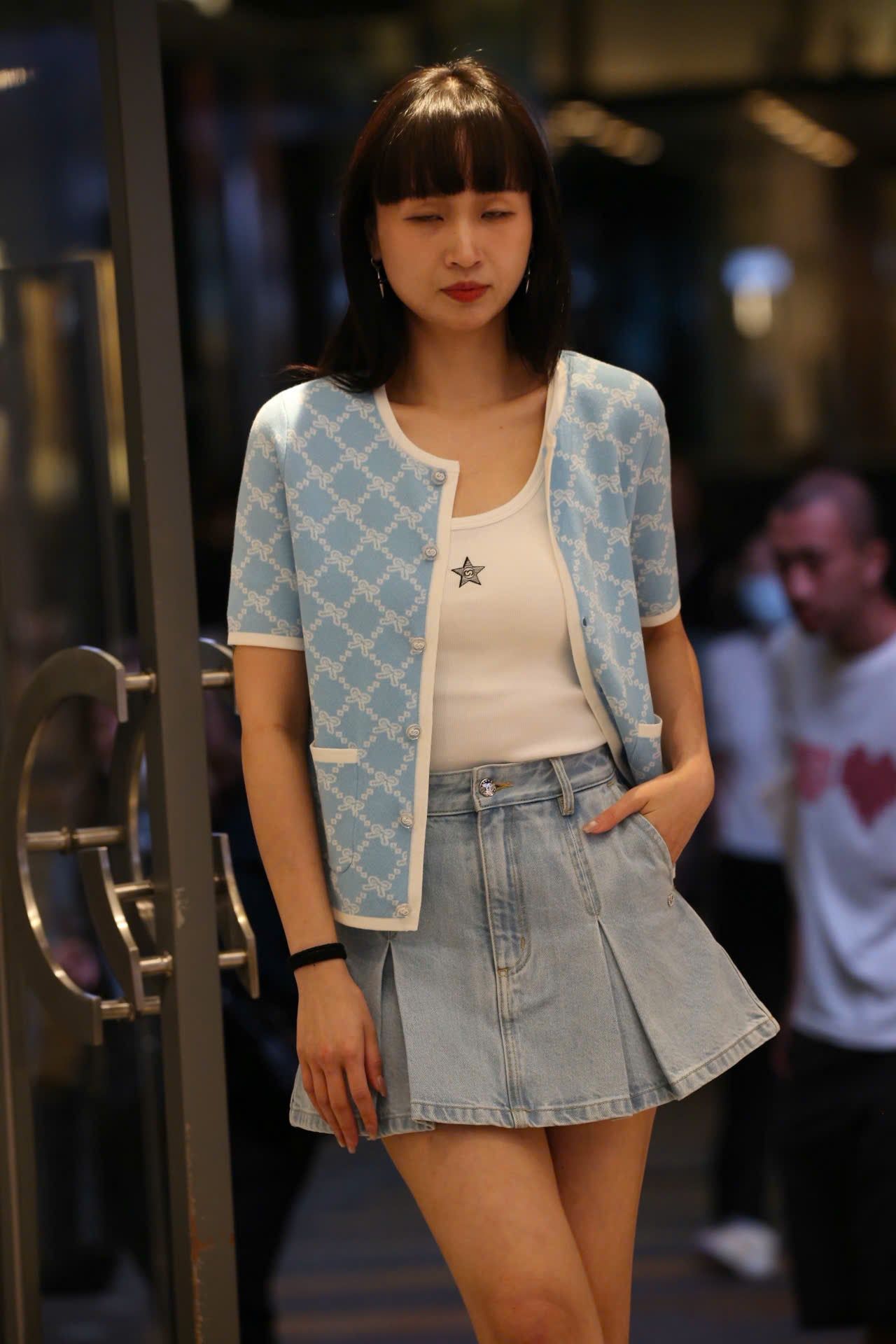  Chân váy ngắn jeans xếp ly 