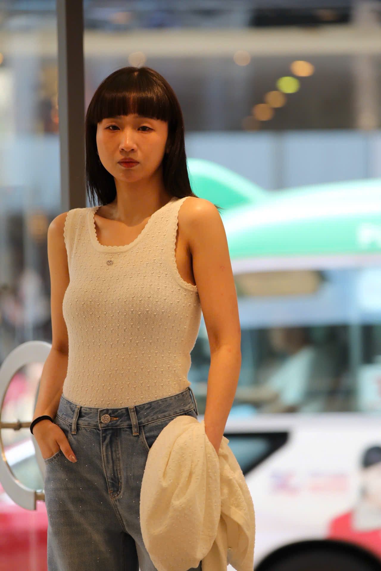  Áo tanktop trám trắng logo xequin 
