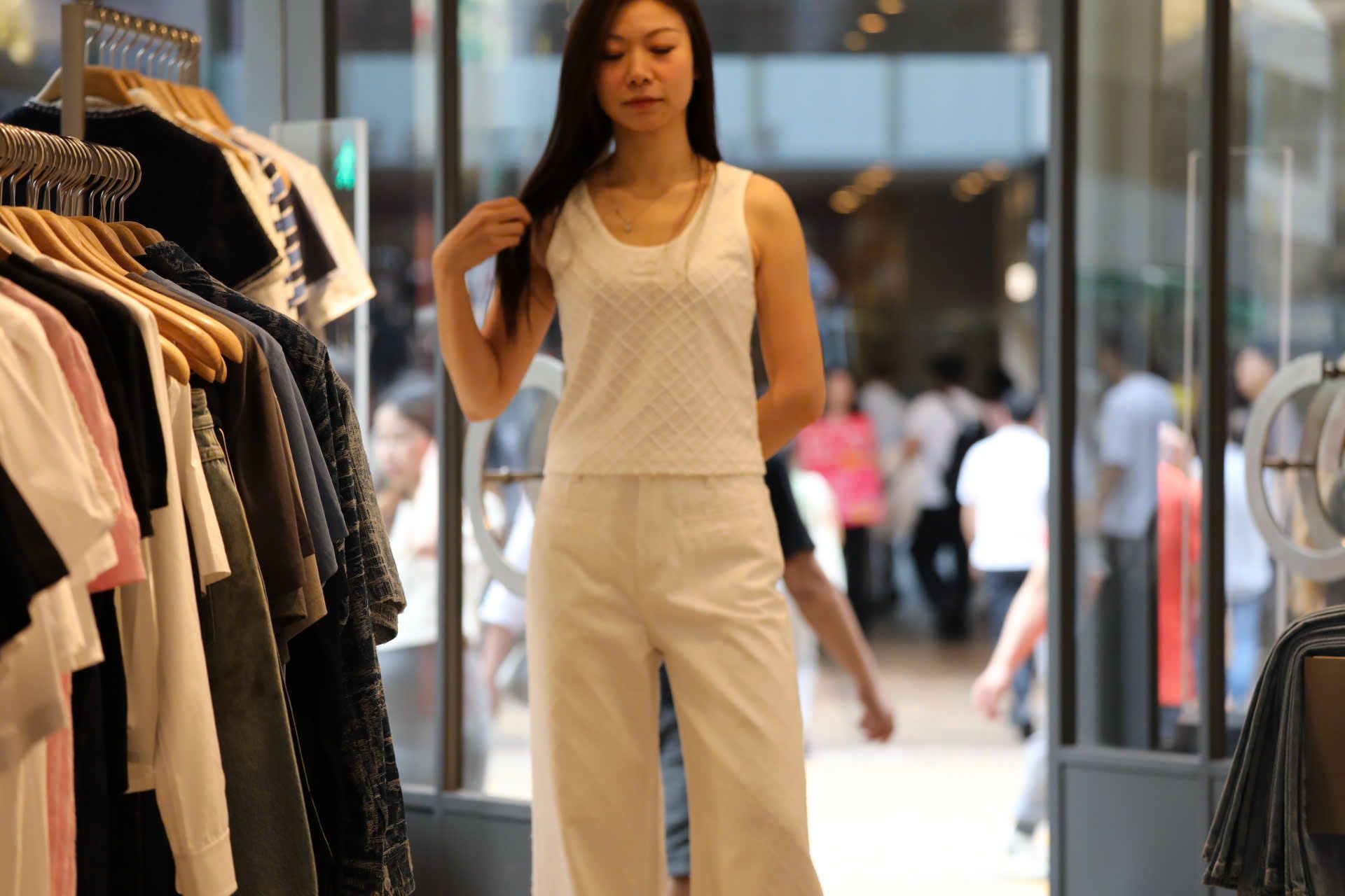  Áo tanktop trám trắng logo xequin 