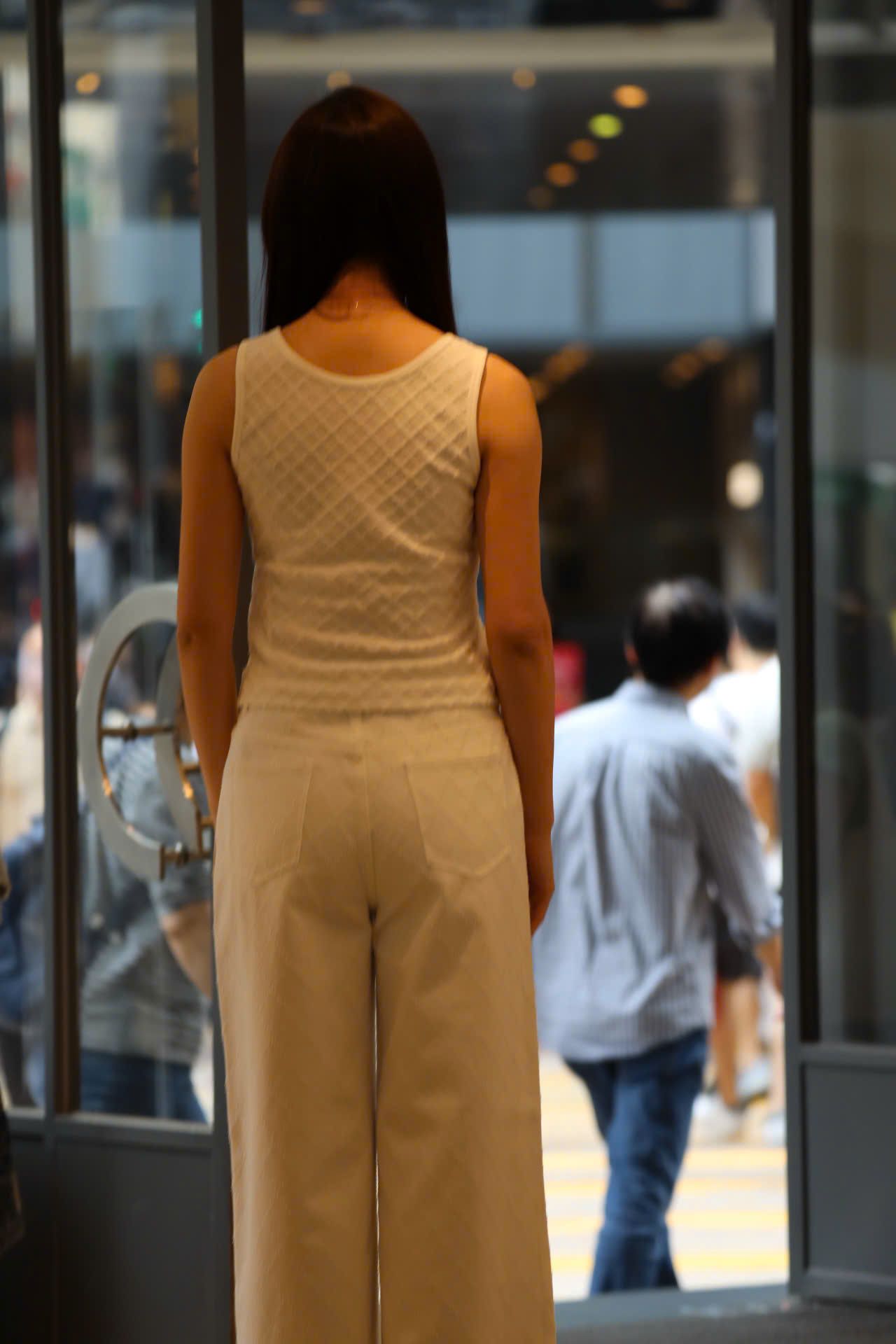  Áo tanktop trám trắng logo xequin 