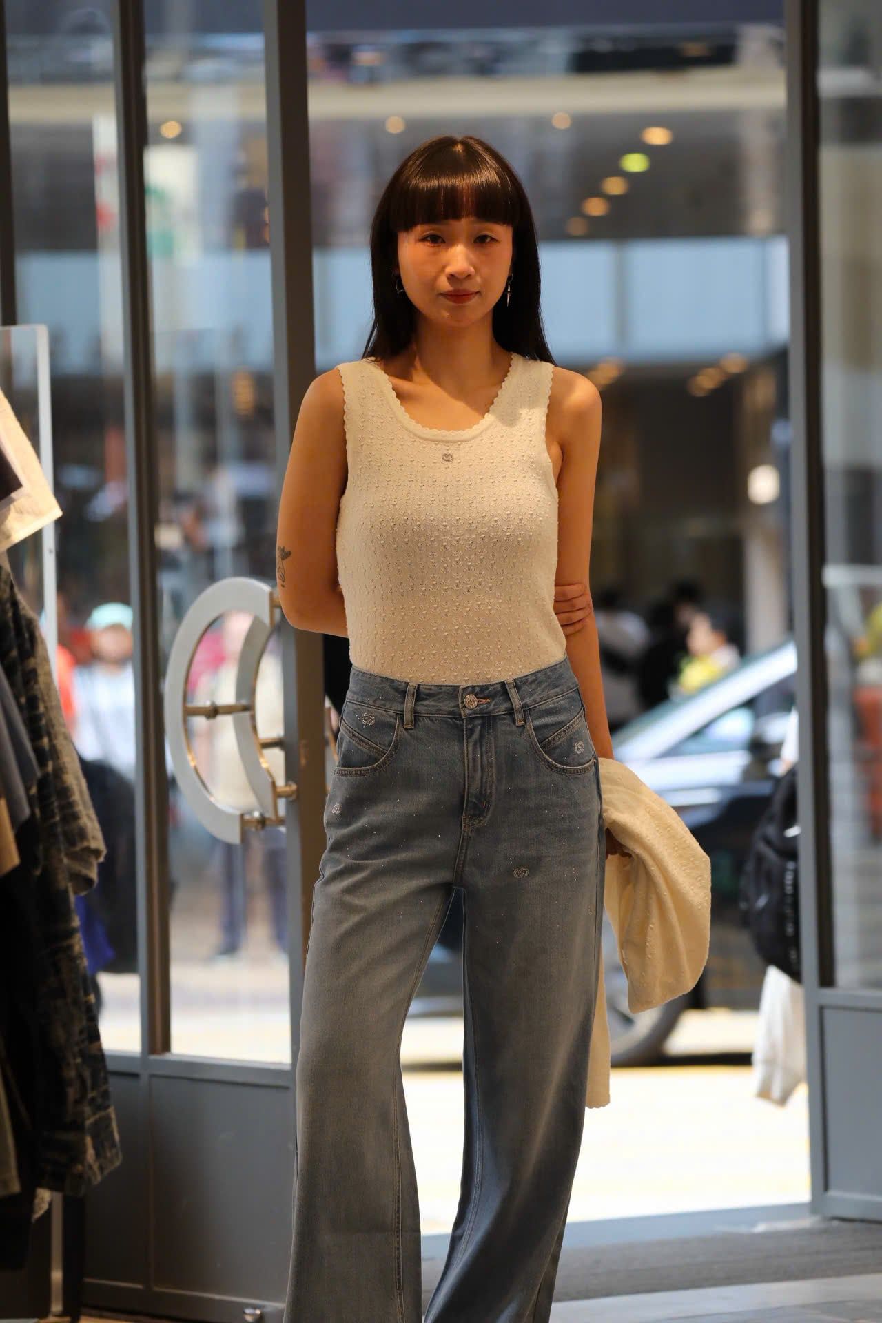  Áo tanktop trám trắng logo xequin 