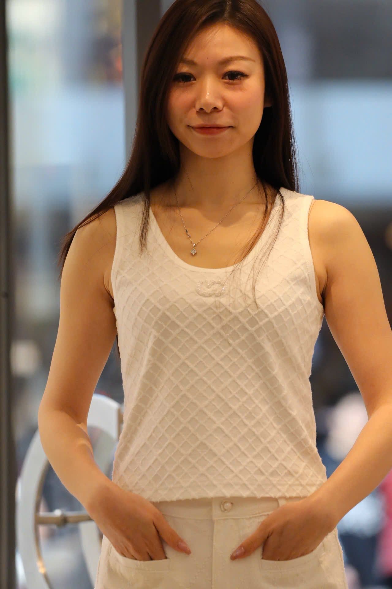  Áo tanktop trám trắng logo xequin 