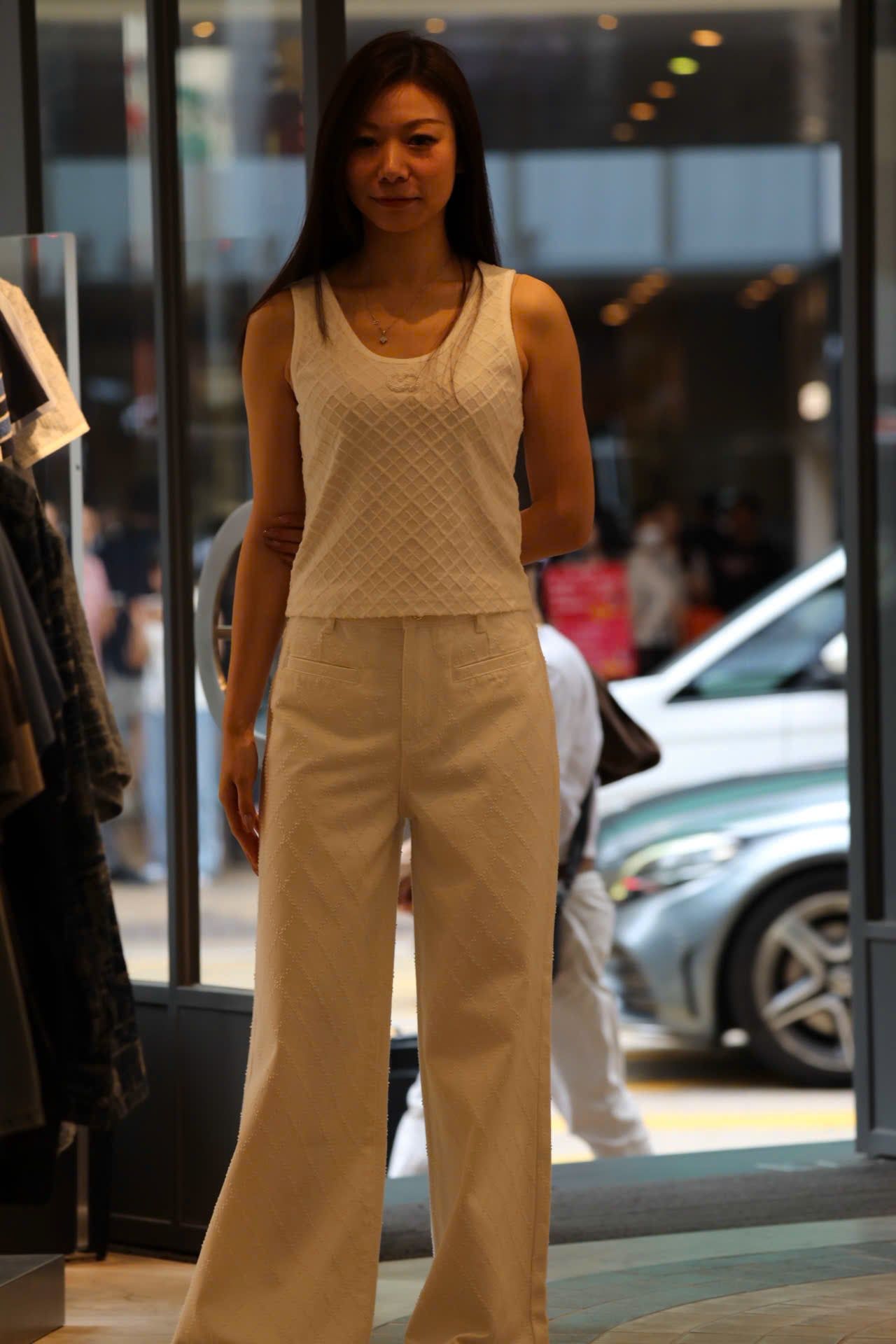  Áo tanktop trám trắng logo xequin 