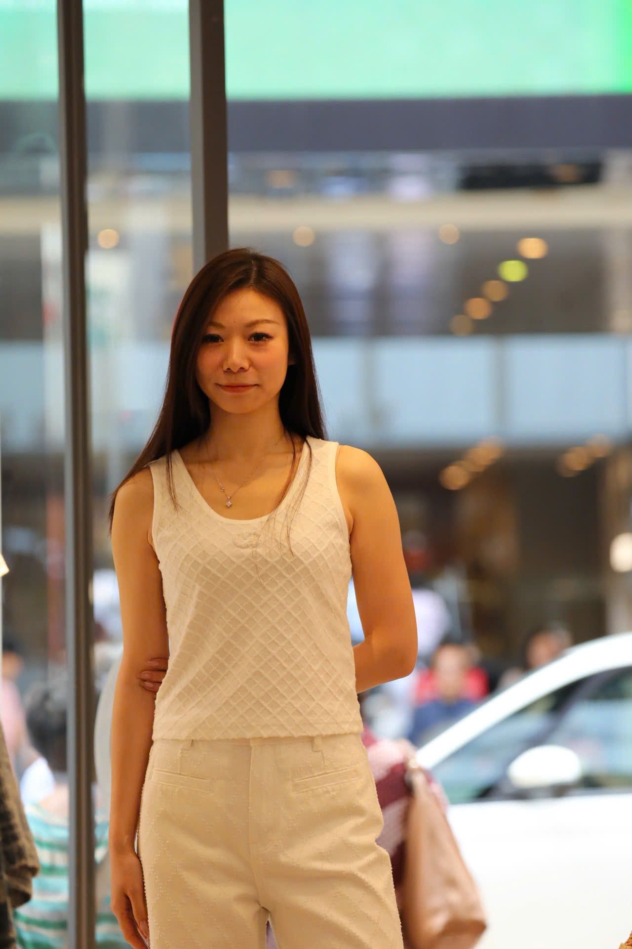  Áo tanktop trám trắng logo xequin 