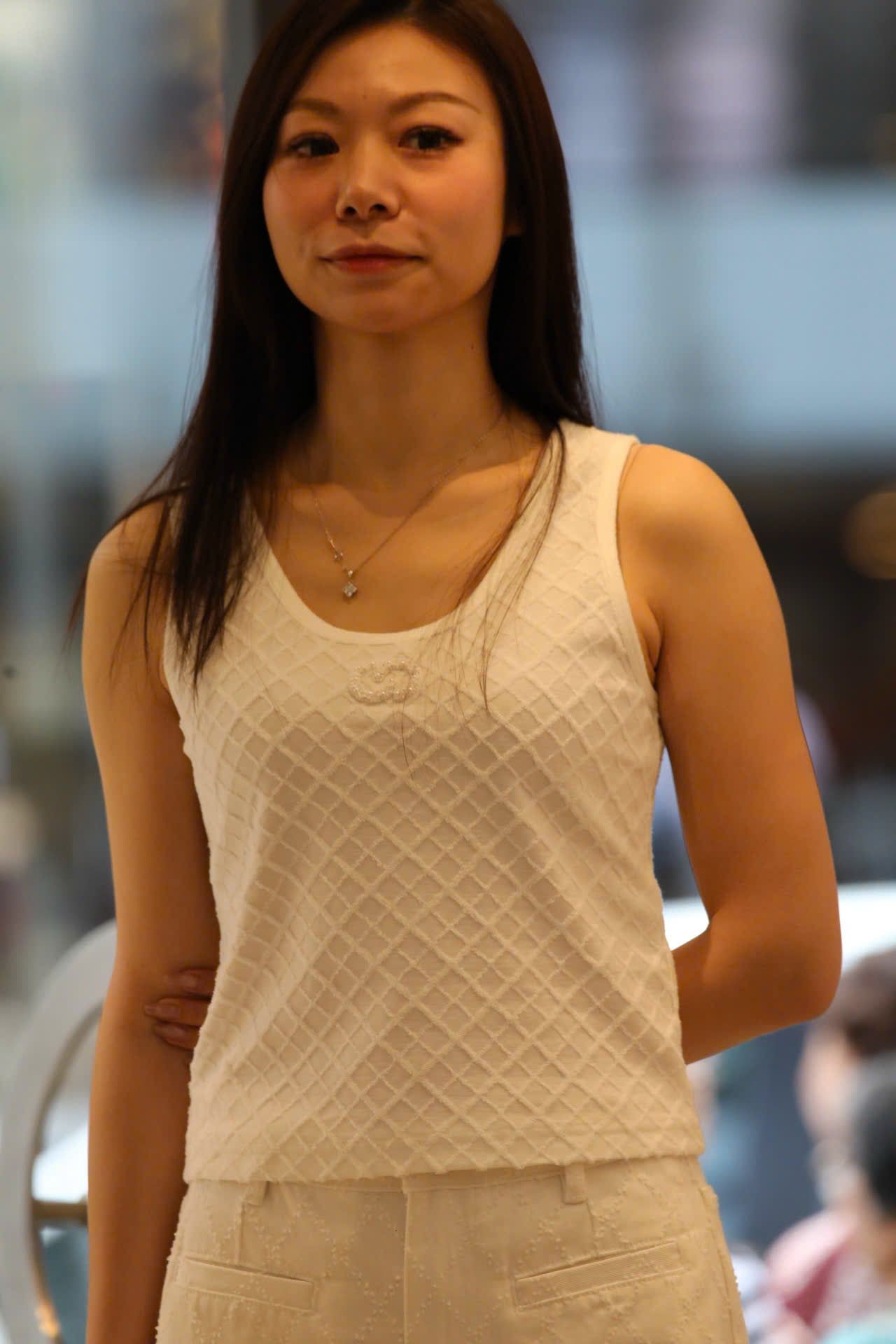  Áo tanktop trám trắng logo xequin 
