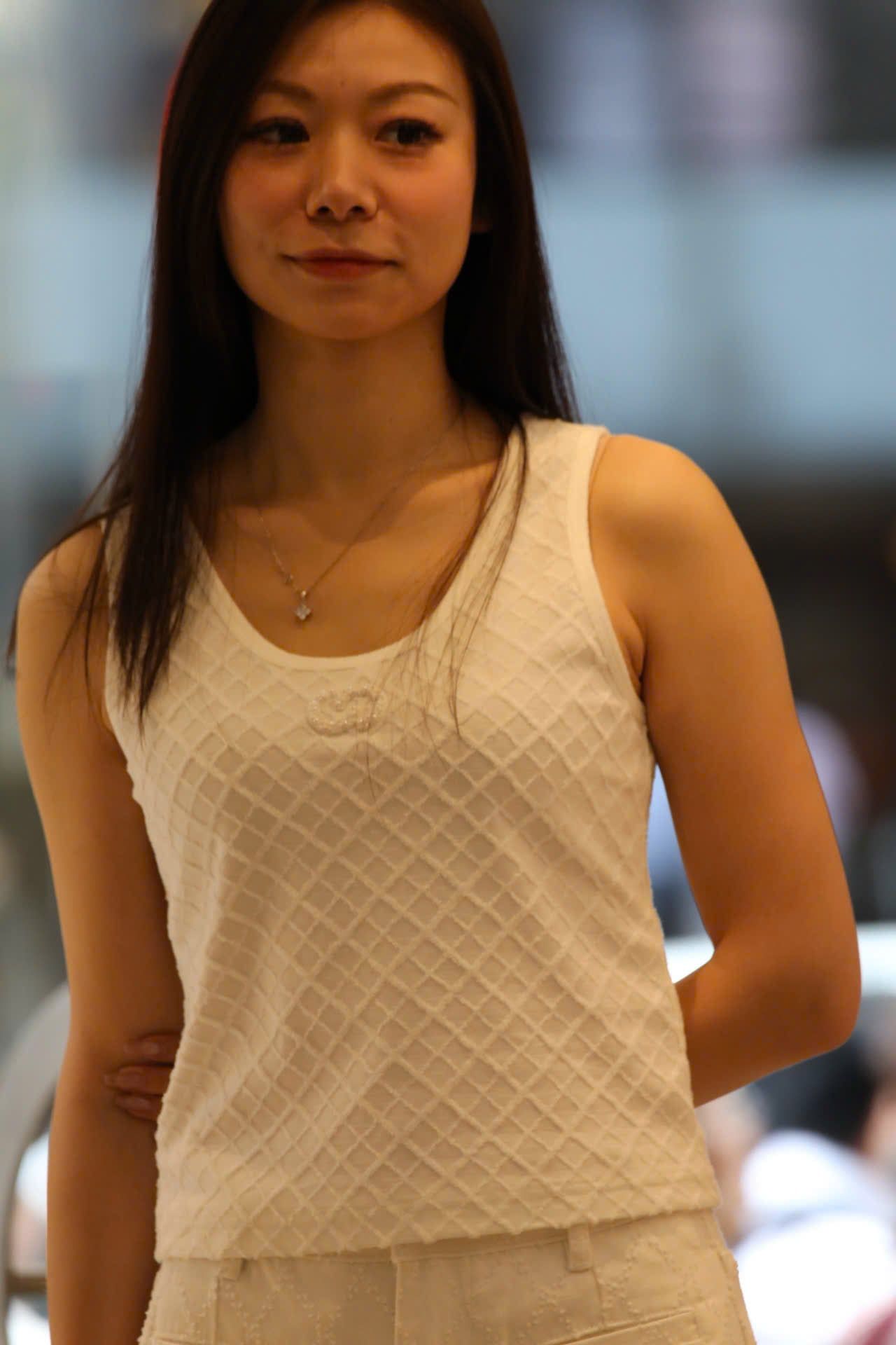  Áo tanktop trám trắng logo xequin 